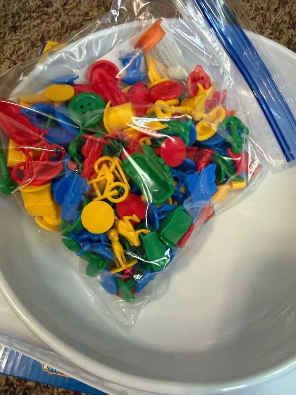 I SPY Dig In Find-It Game — Red, Blue, Green & Yellow Pieces